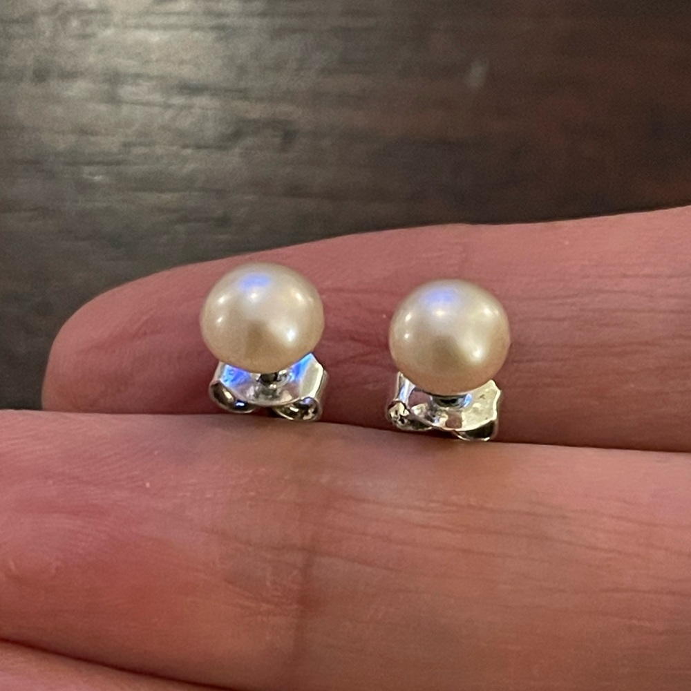 Natural cultured freshwater creamy pink 6mm pearl silver plated stud earrings
